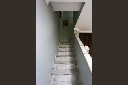 Casa à venda com 151m², 2 quartos e 1 vaga Casa à venda com 151m², 2 quartos e 1 vagaEscada