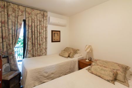 Apartamento à venda com 96m², 2 quartos e 2 vagas Apartamento à venda com 96m², 2 quartos e 2 vagasQuarto