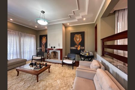 Casa à venda com 490m², 4 quartos e 4 vagasSala