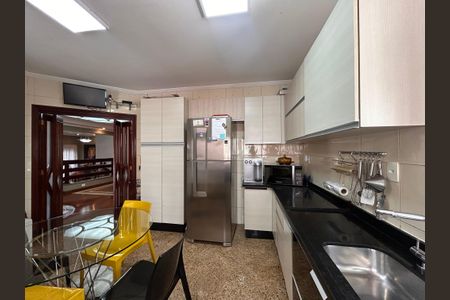 Casa à venda com 490m², 4 quartos e 4 vagasCozinha