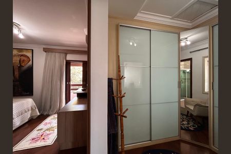 Casa à venda com 490m², 4 quartos e 4 vagasSuíte 2