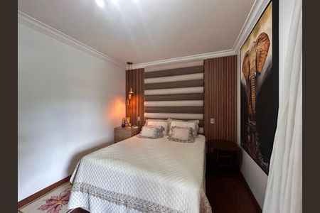 Casa à venda com 490m², 4 quartos e 4 vagasSuíte 2