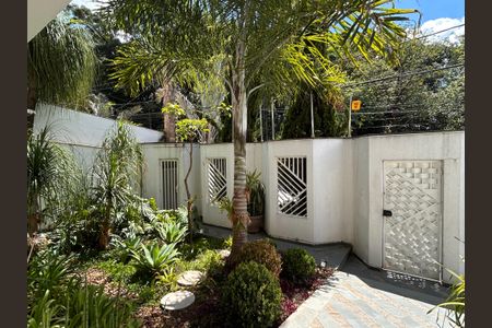 Casa à venda com 490m², 4 quartos e 4 vagasJardim/ Entrada principal