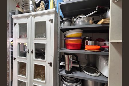 Casa à venda com 490m², 4 quartos e 4 vagasDespensa da Área Gourmet