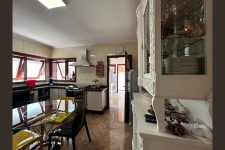 Casa à venda com 490m², 4 quartos e 4 vagasCozinha