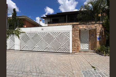 Casa à venda com 490m², 4 quartos e 4 vagasFachada