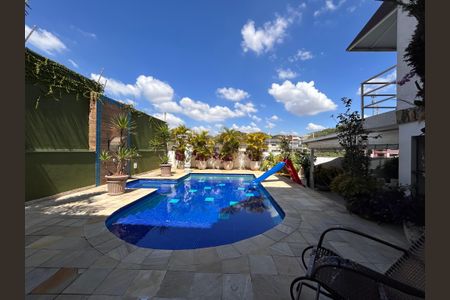 Casa à venda com 490m², 4 quartos e 4 vagasPiscina