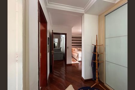 Casa à venda com 490m², 4 quartos e 4 vagasSuíte 2