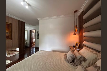 Casa à venda com 490m², 4 quartos e 4 vagasSuíte 2