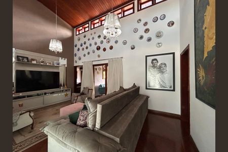 Casa à venda com 490m², 4 quartos e 4 vagasSala de TV