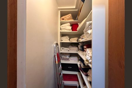 Casa à venda com 490m², 4 quartos e 4 vagasRoupeiro