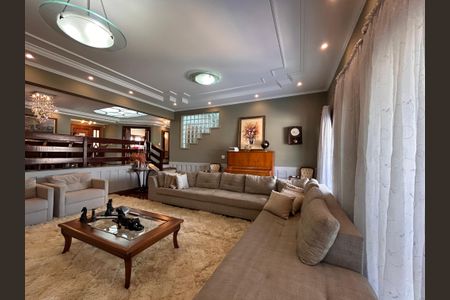 Casa à venda com 490m², 4 quartos e 4 vagasSala