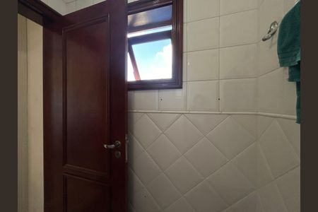 Casa à venda com 490m², 4 quartos e 4 vagasBanheiro de serviço