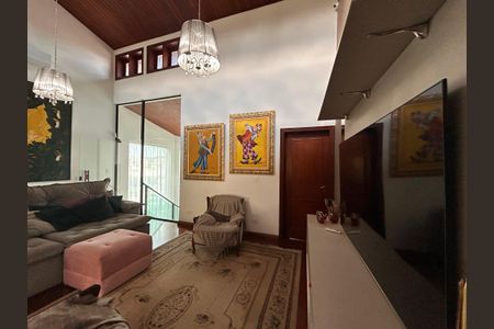 Casa à venda com 490m², 4 quartos e 4 vagasSala de TV