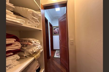 Casa à venda com 490m², 4 quartos e 4 vagasRoupeiro