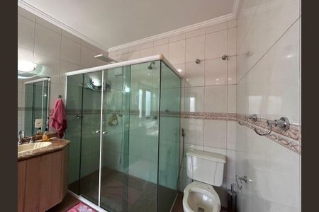 Casa à venda com 490m², 4 quartos e 4 vagasBanheiro da Suíte 2