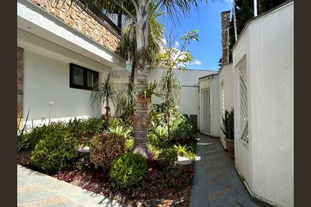 Casa à venda com 490m², 4 quartos e 4 vagasJardim/ Entrada principal