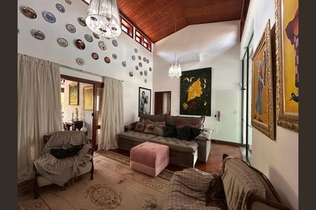 Casa à venda com 490m², 4 quartos e 4 vagasSala de TV