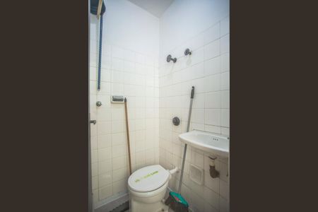 Apartamento à venda com 120m², 2 quartos e sem vaga Apartamento à venda com 120m², 2 quartos e sem vagaBanheiro de Serviço