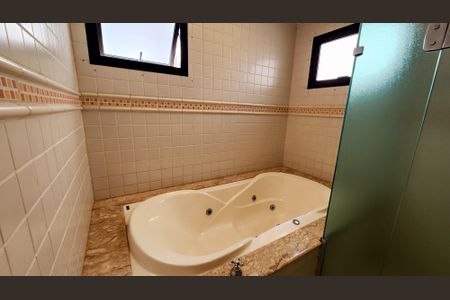 Apartamento à venda com 170m², 4 quartos e 3 vagasBanheiro da Suíte