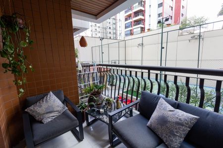 Apartamento à venda com 92m², 3 quartos e 2 vagas Apartamento à venda com 92m², 3 quartos e 2 vagasVaranda