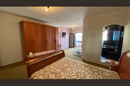 Casa para alugar com 342m², 4 quartos e 6 vagas Casa para alugar com 342m², 4 quartos e 6 vagasSuite