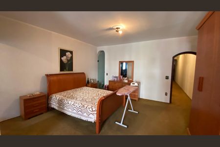 Casa para alugar com 342m², 4 quartos e 6 vagas Casa para alugar com 342m², 4 quartos e 6 vagasSuite