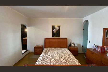 Casa para alugar com 342m², 4 quartos e 6 vagas Casa para alugar com 342m², 4 quartos e 6 vagasSuite