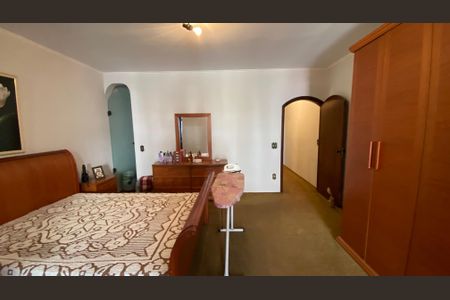 Casa para alugar com 342m², 4 quartos e 6 vagas Casa para alugar com 342m², 4 quartos e 6 vagasSuite