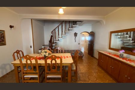 Casa para alugar com 342m², 4 quartos e 6 vagas Casa para alugar com 342m², 4 quartos e 6 vagasSala de Jantar