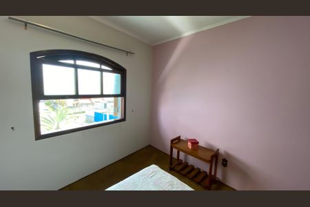 Casa para alugar com 342m², 4 quartos e 6 vagas Casa para alugar com 342m², 4 quartos e 6 vagasQuarto 2