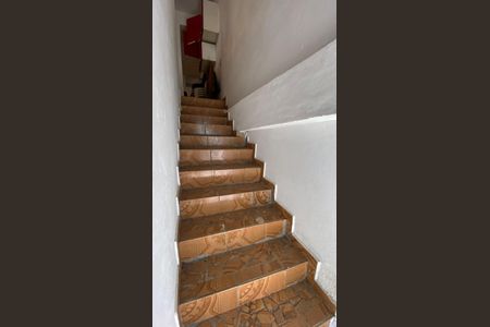 Casa para alugar com 342m², 4 quartos e 6 vagas Casa para alugar com 342m², 4 quartos e 6 vagasEscada