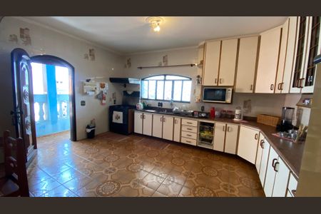 Casa para alugar com 342m², 4 quartos e 6 vagas Casa para alugar com 342m², 4 quartos e 6 vagasCozinha