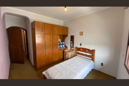 Casa para alugar com 342m², 4 quartos e 6 vagas Casa para alugar com 342m², 4 quartos e 6 vagasQuarto 2