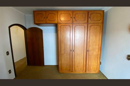 Casa para alugar com 342m², 4 quartos e 6 vagas Casa para alugar com 342m², 4 quartos e 6 vagasQuarto 1