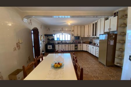 Casa para alugar com 342m², 4 quartos e 6 vagas Casa para alugar com 342m², 4 quartos e 6 vagasCozinha