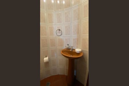 Casa para alugar com 342m², 4 quartos e 6 vagas Casa para alugar com 342m², 4 quartos e 6 vagasGaragem - Banheiro