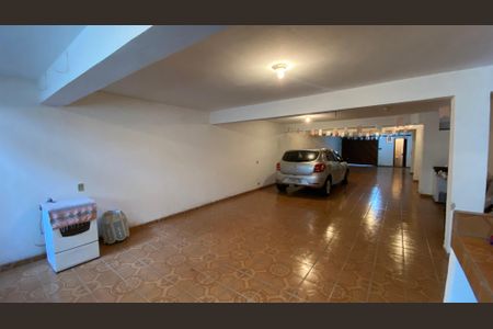 Casa para alugar com 342m², 4 quartos e 6 vagas Casa para alugar com 342m², 4 quartos e 6 vagasGaragem