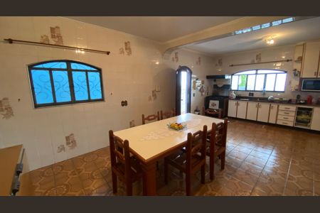 Casa para alugar com 342m², 4 quartos e 6 vagas Casa para alugar com 342m², 4 quartos e 6 vagasCozinha