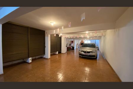 Casa para alugar com 342m², 4 quartos e 6 vagas Casa para alugar com 342m², 4 quartos e 6 vagasGaragem