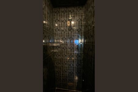 Casa para alugar com 342m², 4 quartos e 6 vagas Casa para alugar com 342m², 4 quartos e 6 vagasBanheiro da Suíte