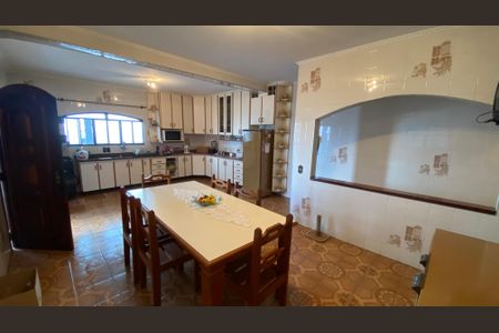 Casa para alugar com 342m², 4 quartos e 6 vagas Casa para alugar com 342m², 4 quartos e 6 vagasCozinha