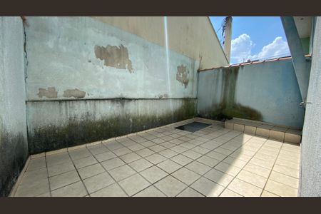 Casa para alugar com 342m², 4 quartos e 6 vagas Casa para alugar com 342m², 4 quartos e 6 vagasQuintal