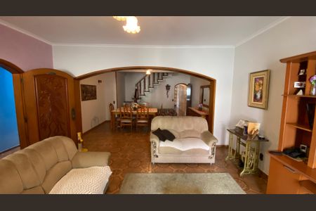 Casa para alugar com 342m², 4 quartos e 6 vagas Casa para alugar com 342m², 4 quartos e 6 vagasSala de Jantar