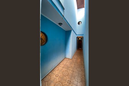 Casa para alugar com 342m², 4 quartos e 6 vagas Casa para alugar com 342m², 4 quartos e 6 vagasQuintal - Corredor