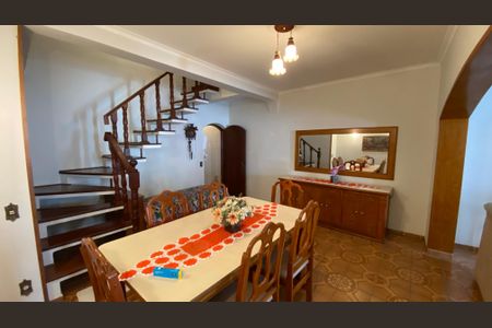 Casa para alugar com 342m², 4 quartos e 6 vagas Casa para alugar com 342m², 4 quartos e 6 vagas Sala de Jantar