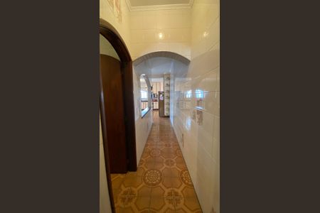 Casa para alugar com 342m², 4 quartos e 6 vagas Casa para alugar com 342m², 4 quartos e 6 vagasCorredor