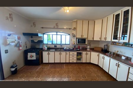 Casa para alugar com 342m², 4 quartos e 6 vagas Casa para alugar com 342m², 4 quartos e 6 vagasCozinha