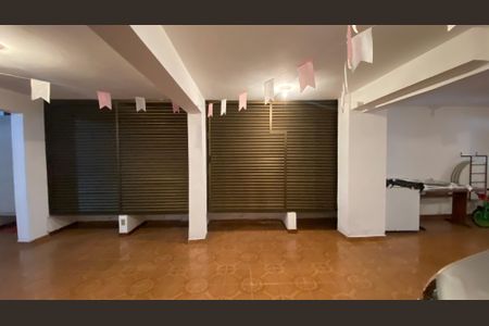 Casa para alugar com 342m², 4 quartos e 6 vagas Casa para alugar com 342m², 4 quartos e 6 vagasGaragem