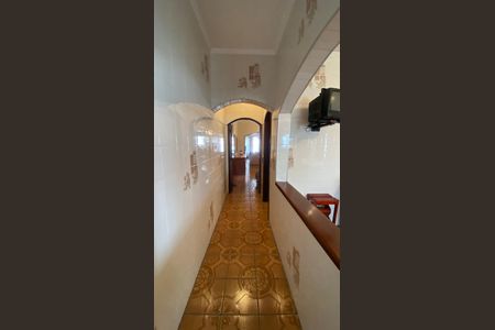 Casa para alugar com 342m², 4 quartos e 6 vagas Casa para alugar com 342m², 4 quartos e 6 vagasCorredor